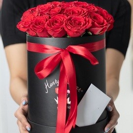 25 red roses in a black box