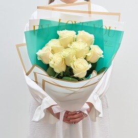 9 Ecuadorian White Roses 70 cm