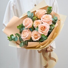 7 Ecuadorian Peach Roses 80 cm