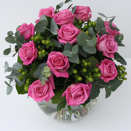 Дюжина Розовых Роз с Зеленью