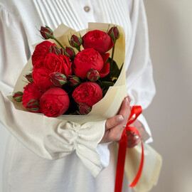 7 Роз 80 см Пионовидные Кустовые Красные