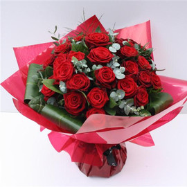 Красные Розы Наоми на Длинном Стебле