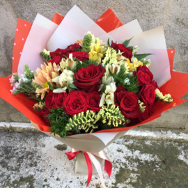 Микс букет из роз и альстромерии