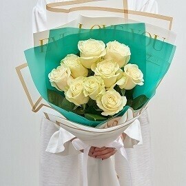 9 Ecuadorian White Roses 60 cm