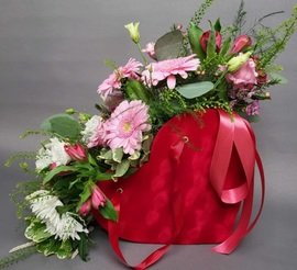 Цветы В Коробке Розовое Сердце