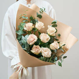 9 Roses 80 cm Ecuadorian Cream