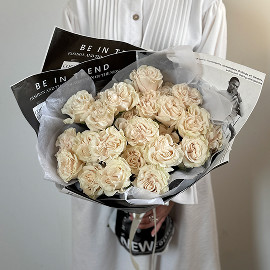 25 Французских Кремовых Роз 70 см
