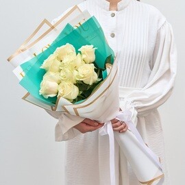 9 Ecuadorian White Roses 60 cm