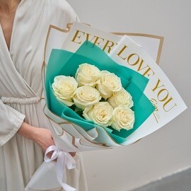 7 Ecuadorian White Roses 70 cm