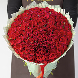 A bouquet of 151 red Kenya roses