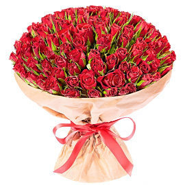 Красная кенийская роза в крафте 101 шт