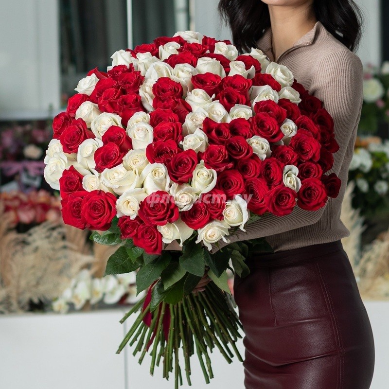 Букет из 101 красно-белой розы, стандартный