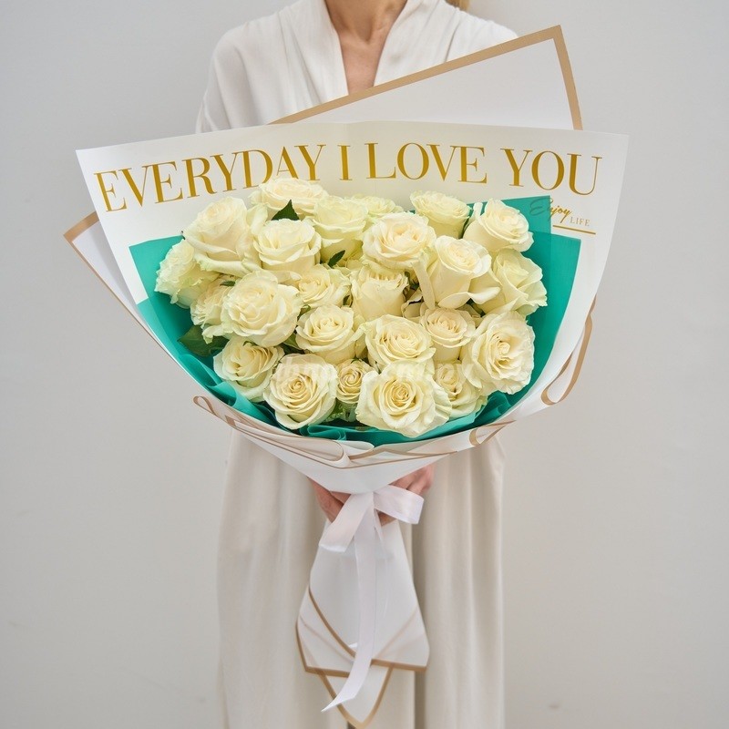 25 Эквадорских Белых Роз 70 см, 25 роз