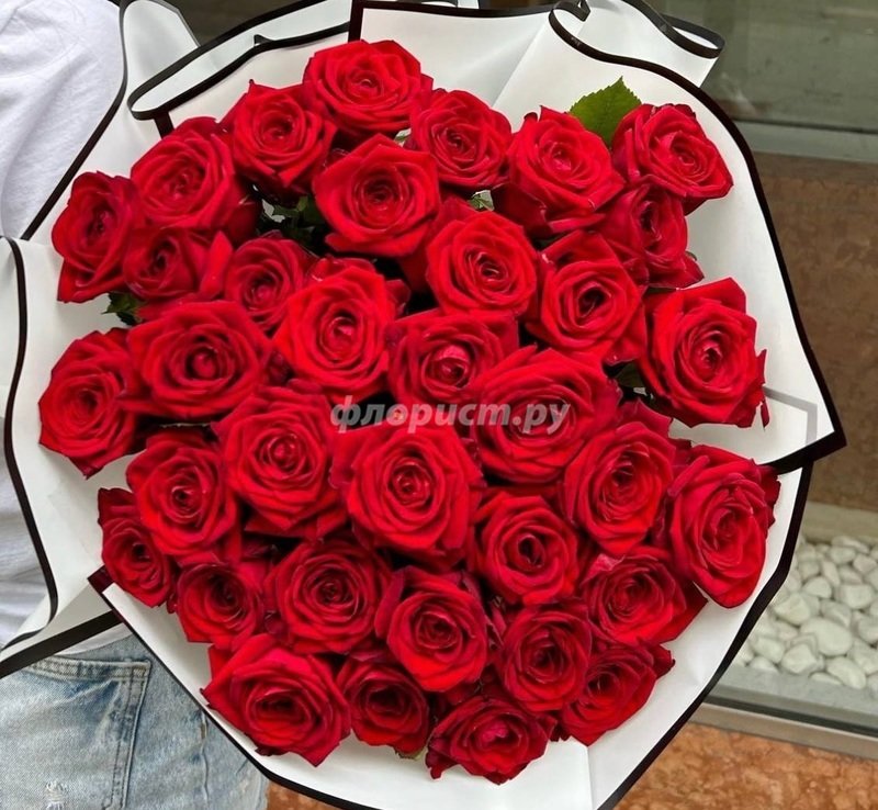 35 Красных Роз Naomi, стандартный