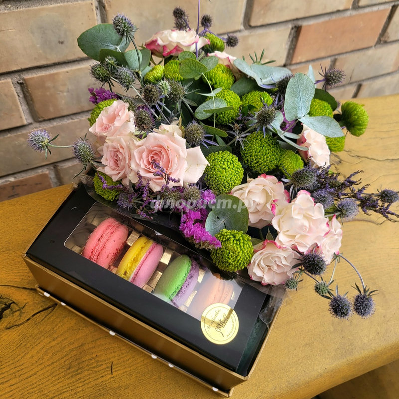 Macarons And Flowers In A Box, standard