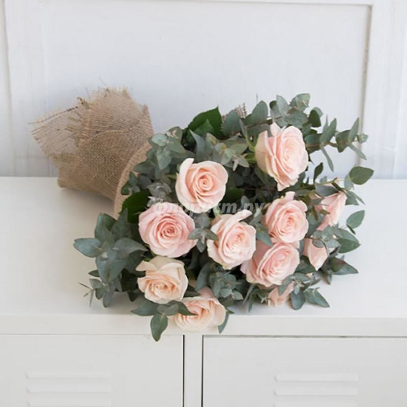 Bouquet of Cream Roses, standard