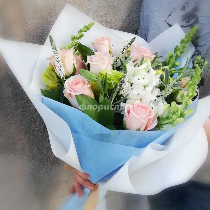 Bouquet of roses and veronica, standard