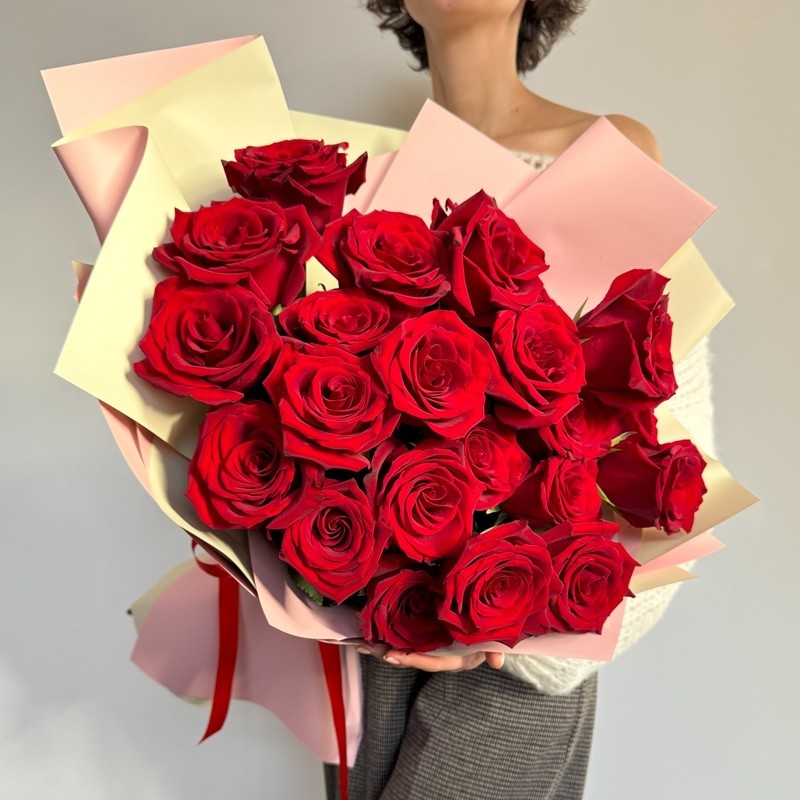 25 Эквадорских Красных Роз 70 см, 25 роз