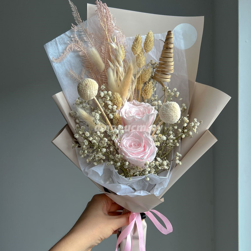 Bouquet of dried flowers with pink roses, standard