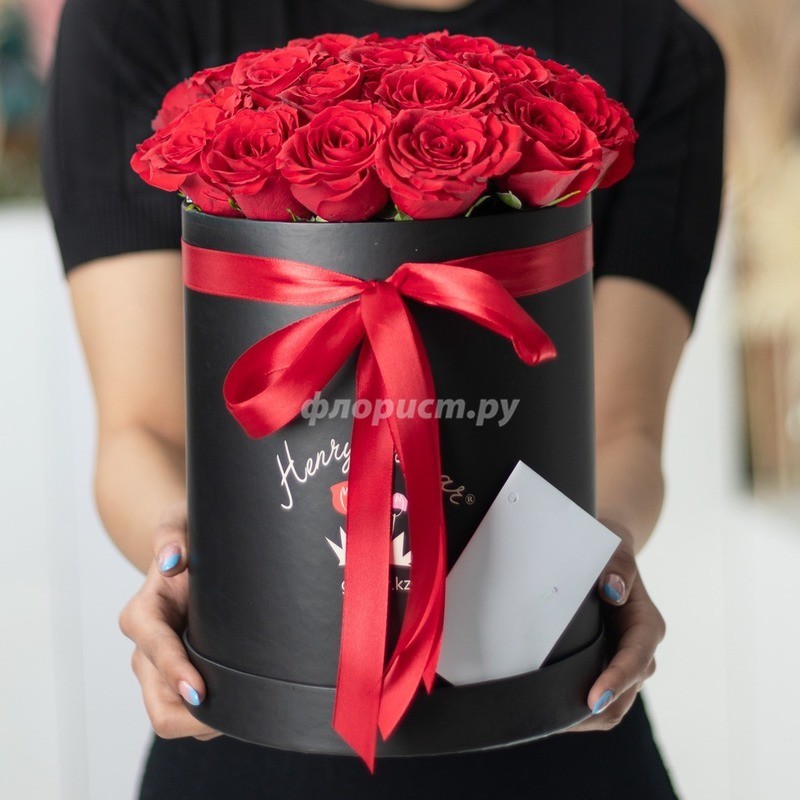 25 красных роз в черной коробке, стандартный
