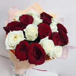 Bouquet of 21 red and white roses