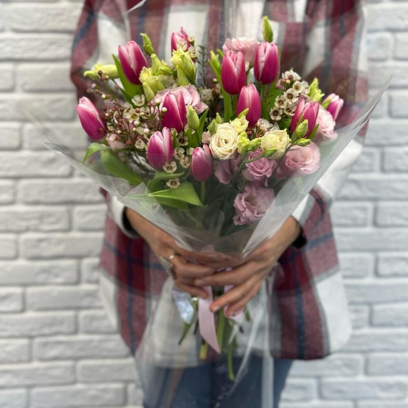 Bouquet of tulips and eustoma, standart