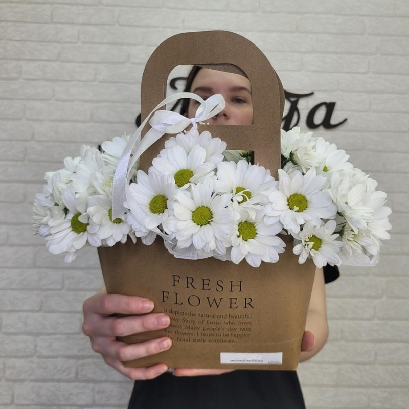 Chamomile flowers in a box, standart