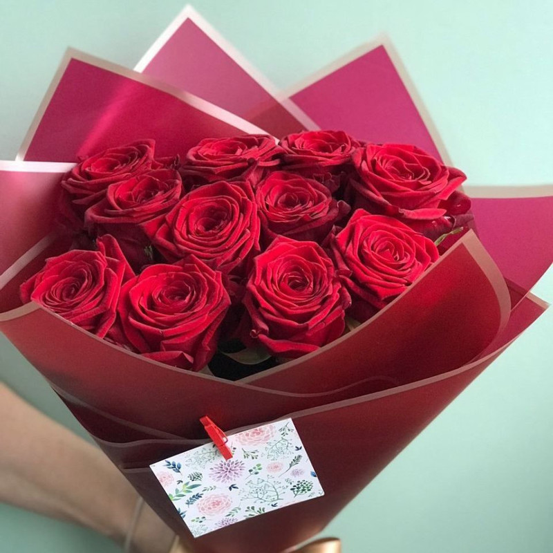 11 красных роз в стильной упаковке, стандартный