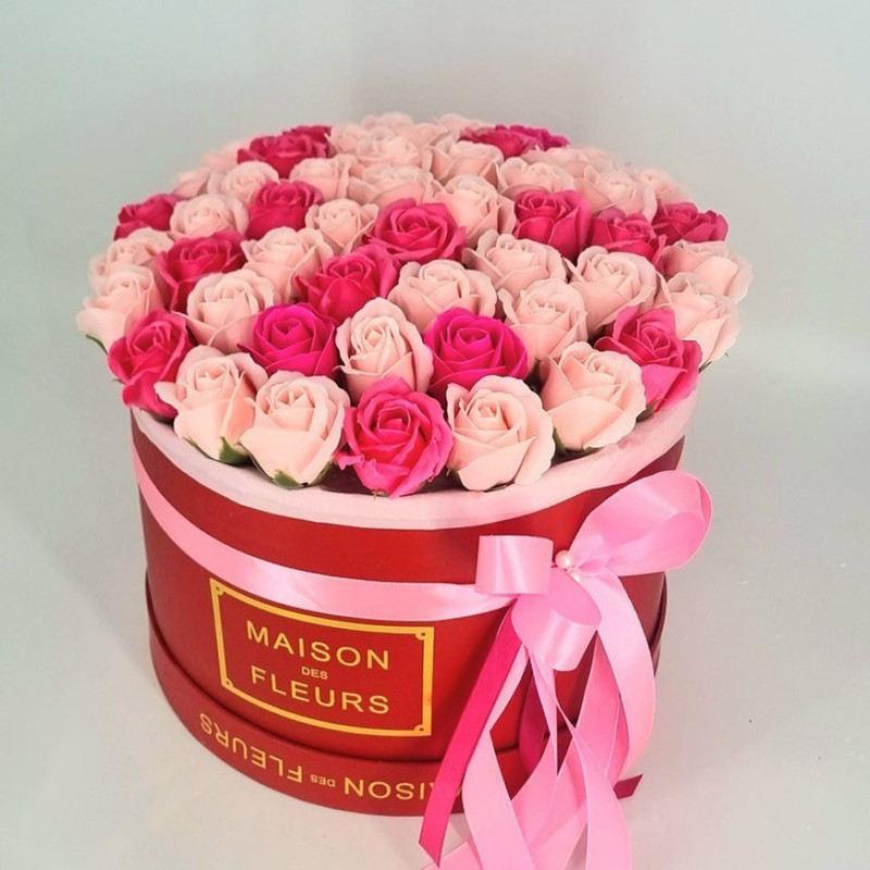 Huge bouquet of soap roses in a box, standart