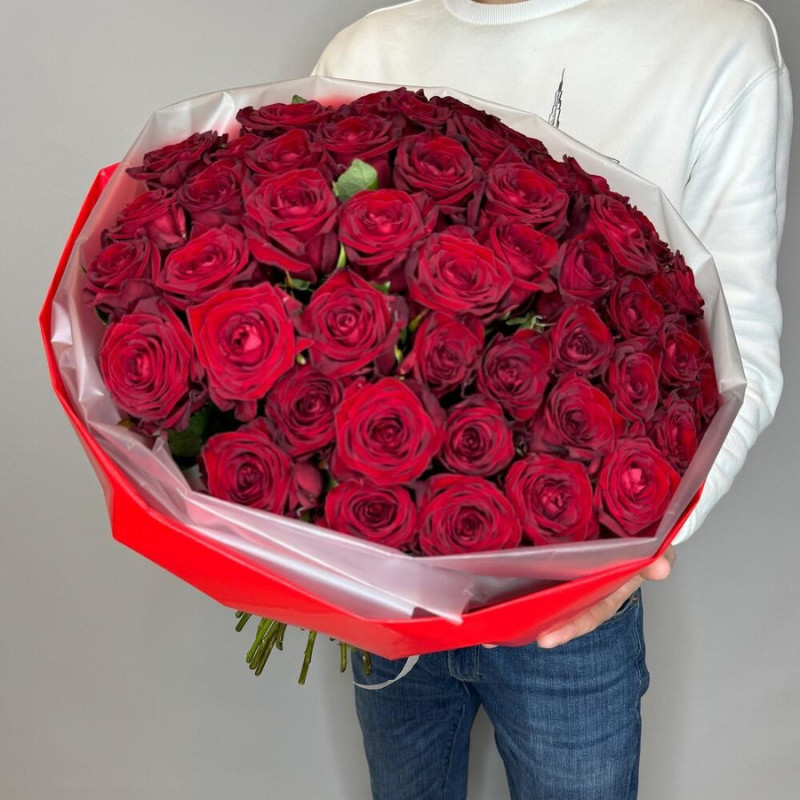 Букет из 51 красной розы в дизайнерском оформлении 50 см, стандартный