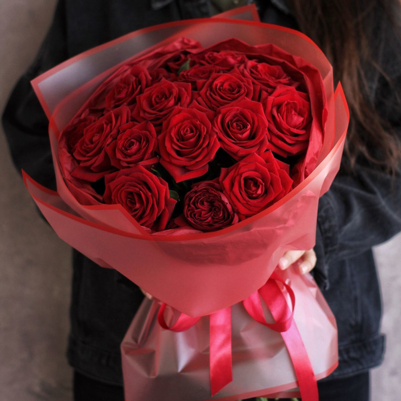 Красные розы Red Naomi 15 шт. с оформлением, стандартный
