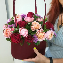 сумочка из кустовых роз