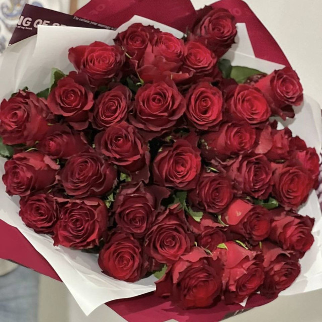 Красные розы для любимой девушки, стандартный