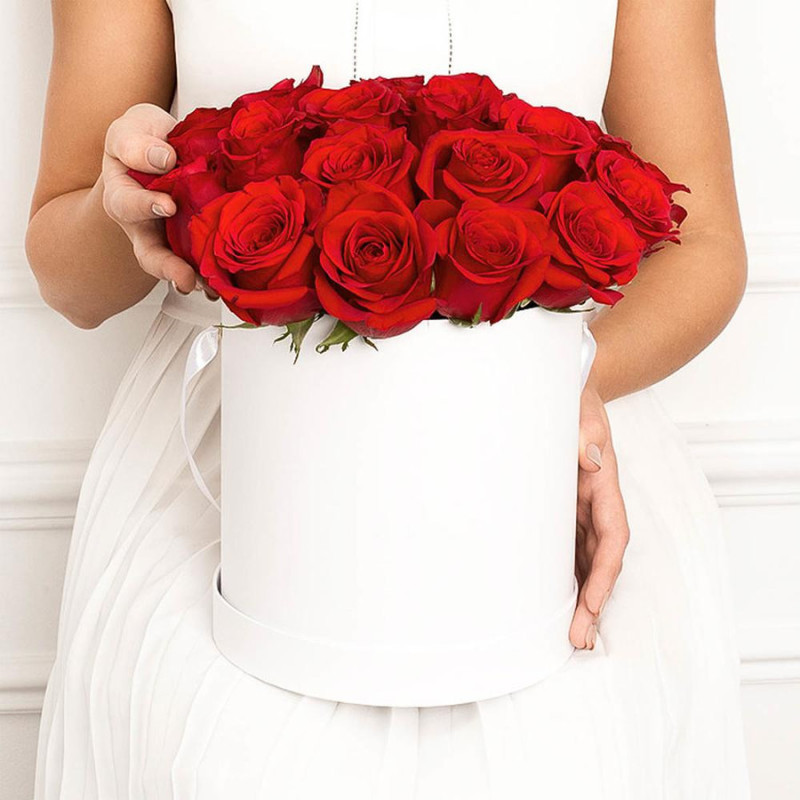 25 red roses in a box, standart