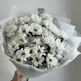 Bouquet "Snow-white cloud" of spray chrysanthemum