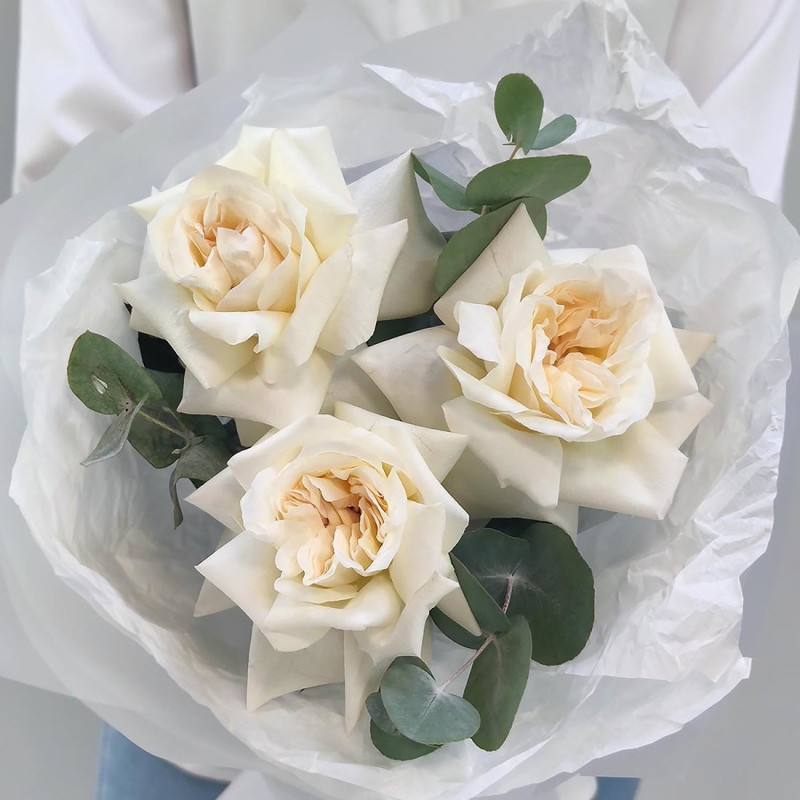 Белый ароматный комплимент из пионовидных роз, стандартный