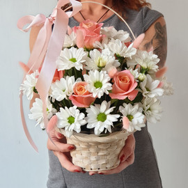 Basket with chrysanthemum, rose and lagurus