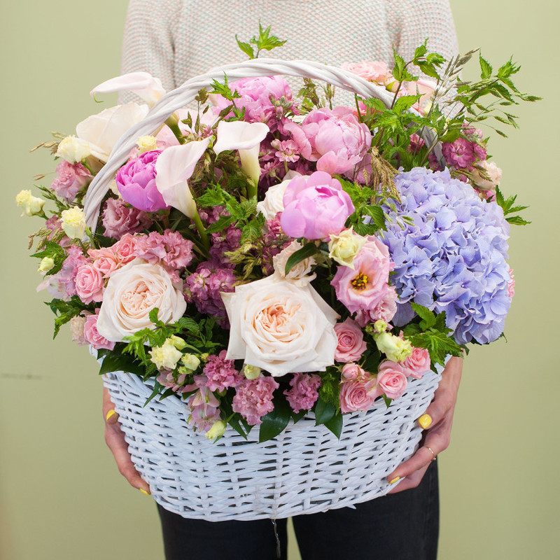 Basket with flowers "Touching surprise", standart