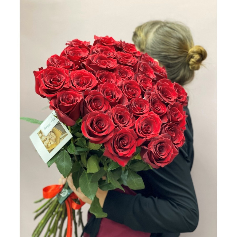 33 красные розы "Скарлет", стандартный