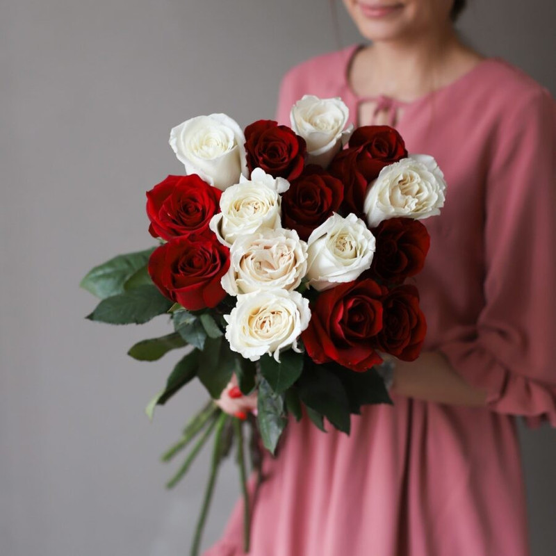 Bouquet of 35 roses under the ribbon, standart