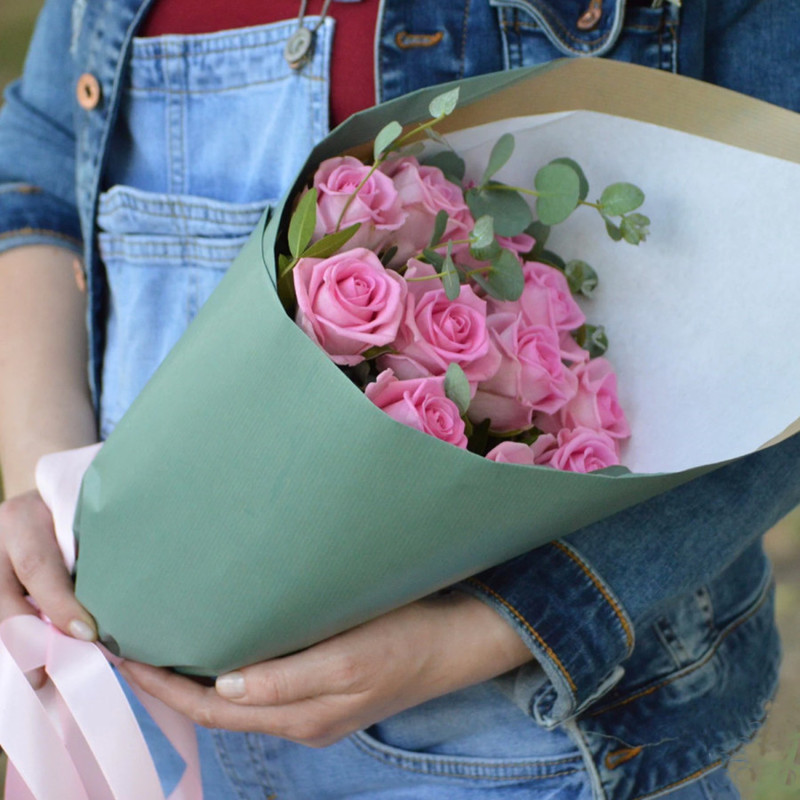 Bouquet "11 pink roses with eucalyptus", standart