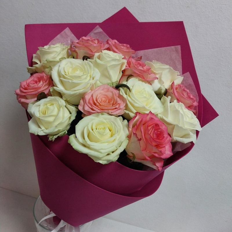 Bouquet of 15 white and pink roses, standart