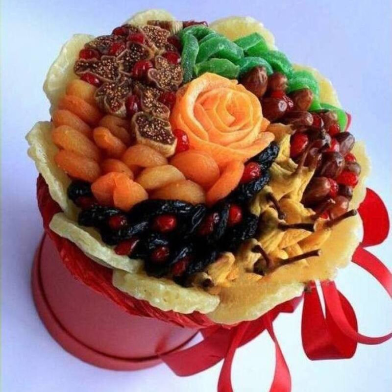 Dried fruits in a hat box, standart