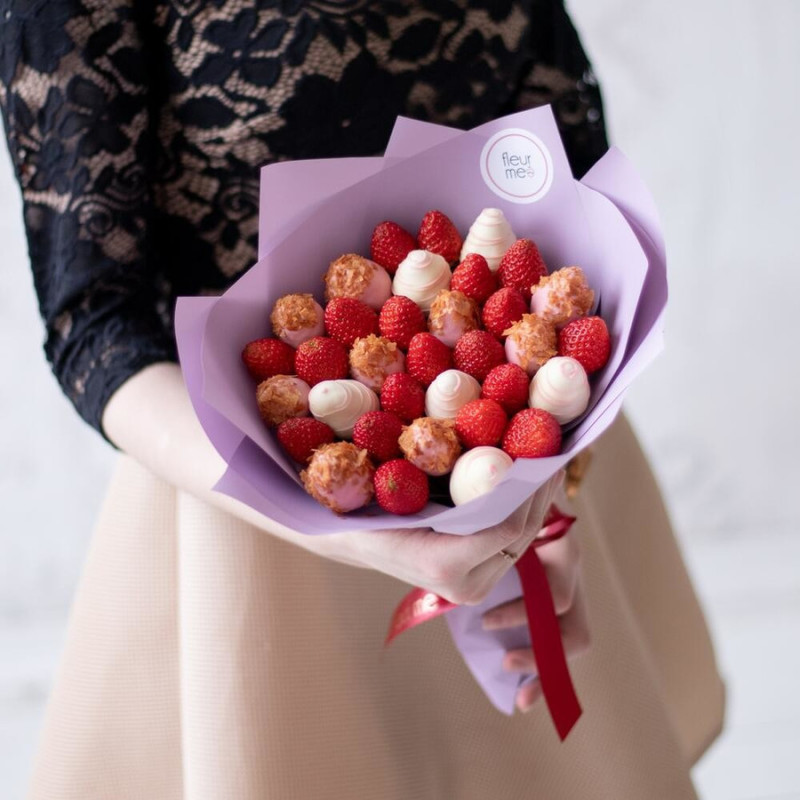 Bouquet of strawberries in chocolate "Poitiers" - S, standart