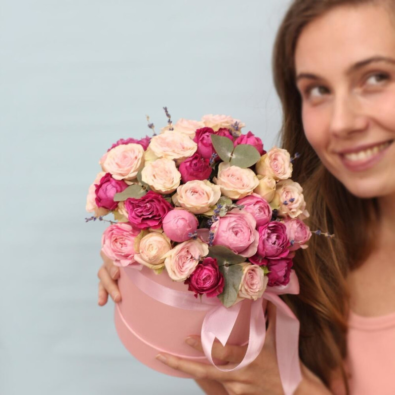 Композиция 4 c пионовидной садовой розой в шляпной коробке "Сады Флори" (XL), стандартный