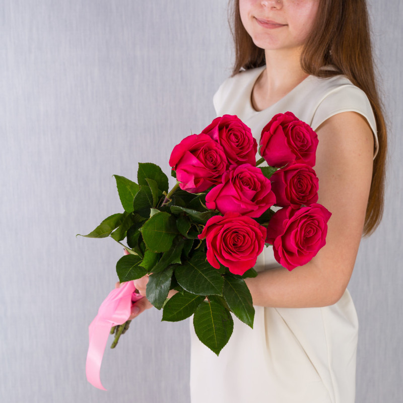 Bouquet of 7 pink roses with a large bud 60 cm, No. 36400, standart