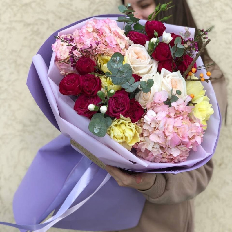Lush author's bouquet for your beloved, standart