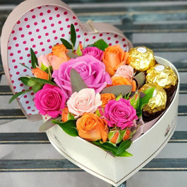 Composition heart of roses with Ferrero Rocher sweets