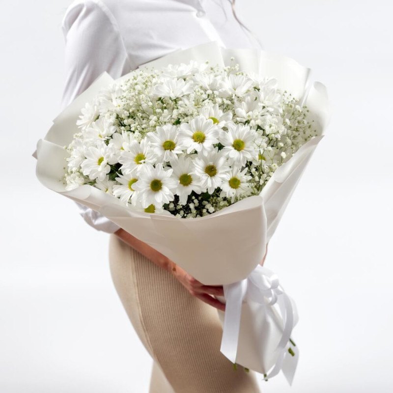 Bouquet of chrysanthemums and white gypsophila, standart