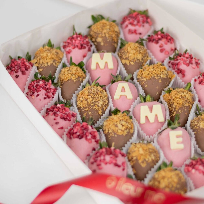 A set of strawberries in chocolate for mom "Meral" for 30 berries, standart